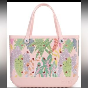 Southern Living & The Original Bogg Bag in Tropical features